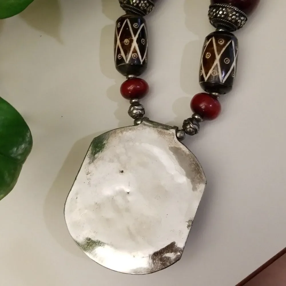 Beautiful silver Bone Necklace.